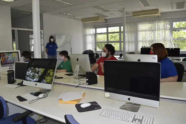 Ofis ve ekip çalışması — temsili fotoğraf