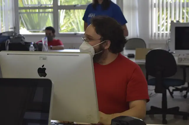Ofis ve ekip çalışması — temsili fotoğraf