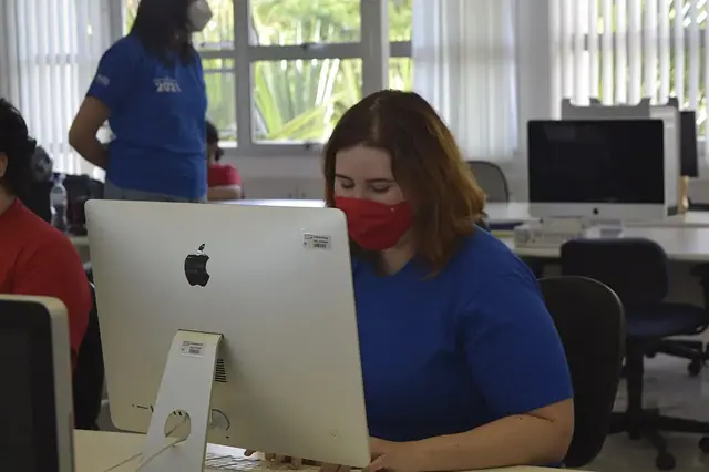 Ofis ve ekip çalışması — temsili fotoğraf