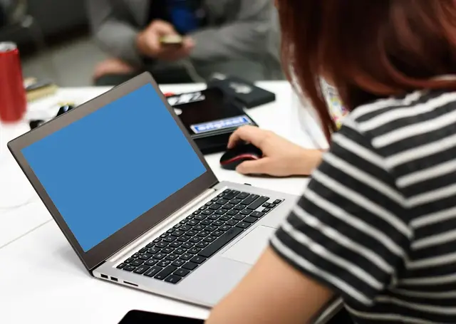 Çalışma ve iş birliği ortamı — temsili fotoğraf