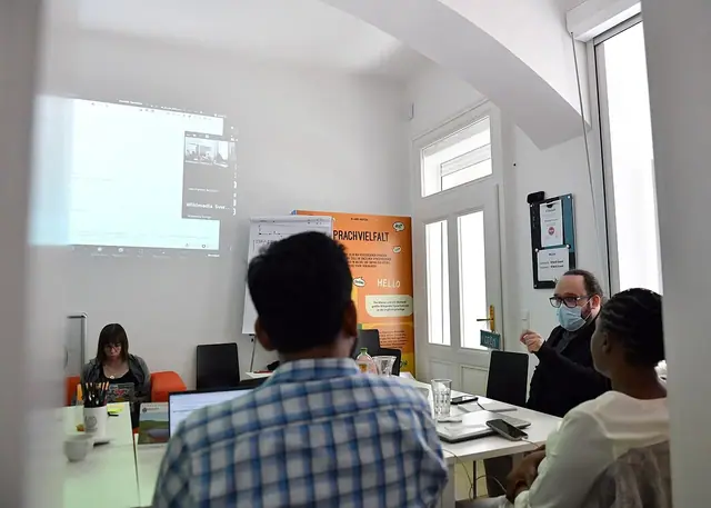 Ofis ve ekip çalışması — temsili fotoğraf