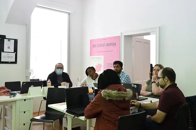 Ofis ve ekip çalışması — temsili fotoğraf
