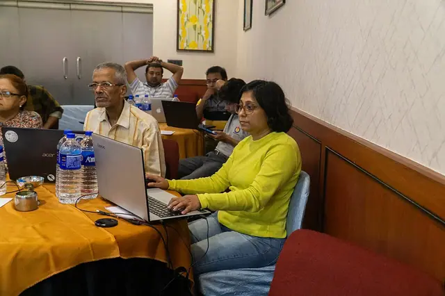Ofis ve ekip çalışması — temsili fotoğraf