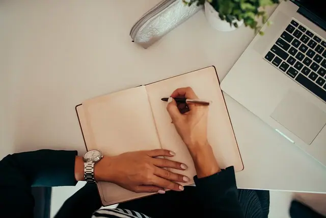 Ofis ve ekip çalışması — temsili fotoğraf