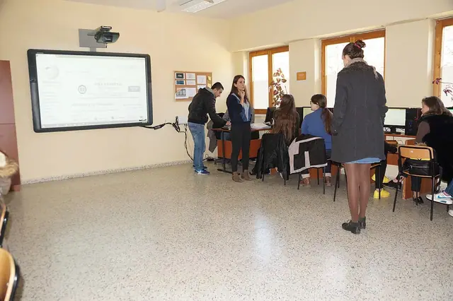 Bilgisayar ve dijital çalışma ortamı — temsili fotoğraf