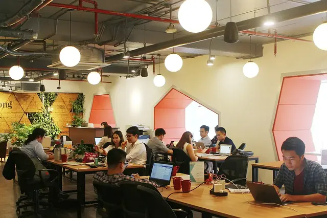 Ofis ve ekip çalışması — temsili fotoğraf
