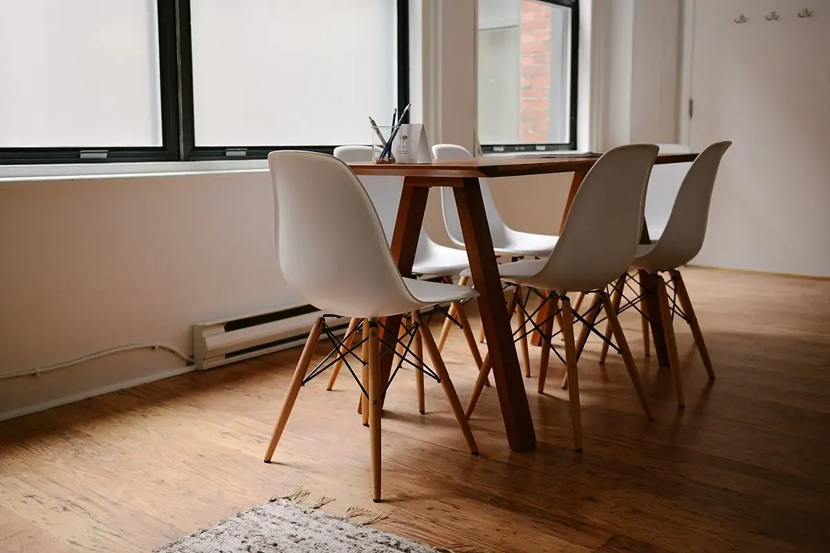 Ofis ve toplantı alanı — temsili fotoğraf