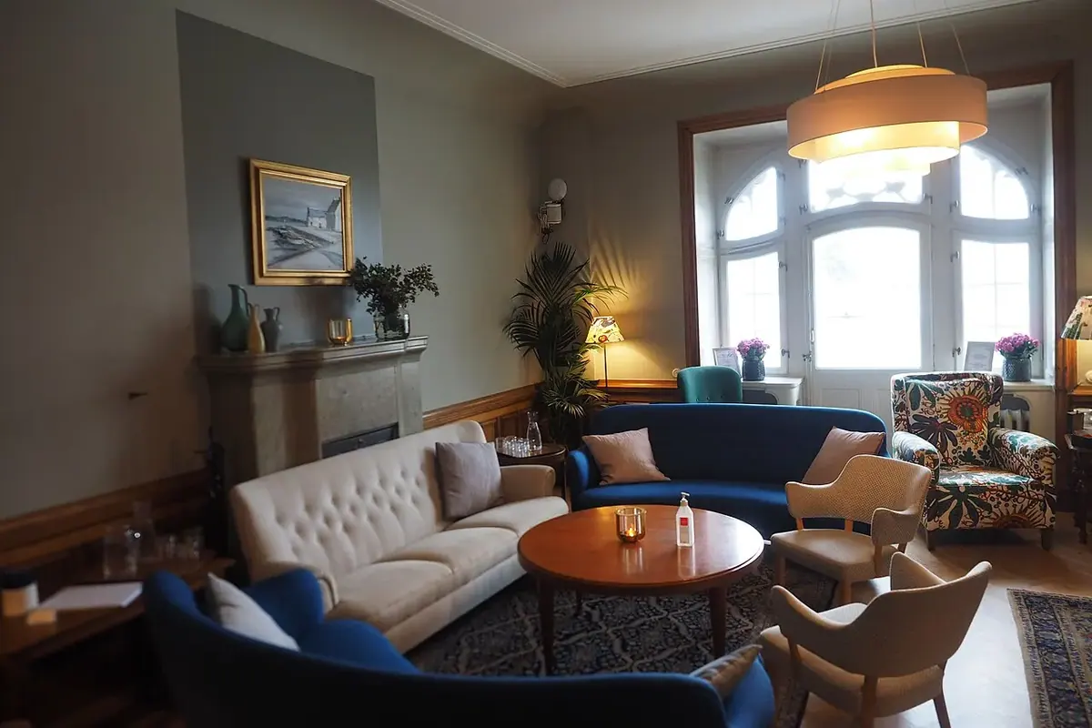 Ofis ve toplantı alanı — temsili fotoğraf