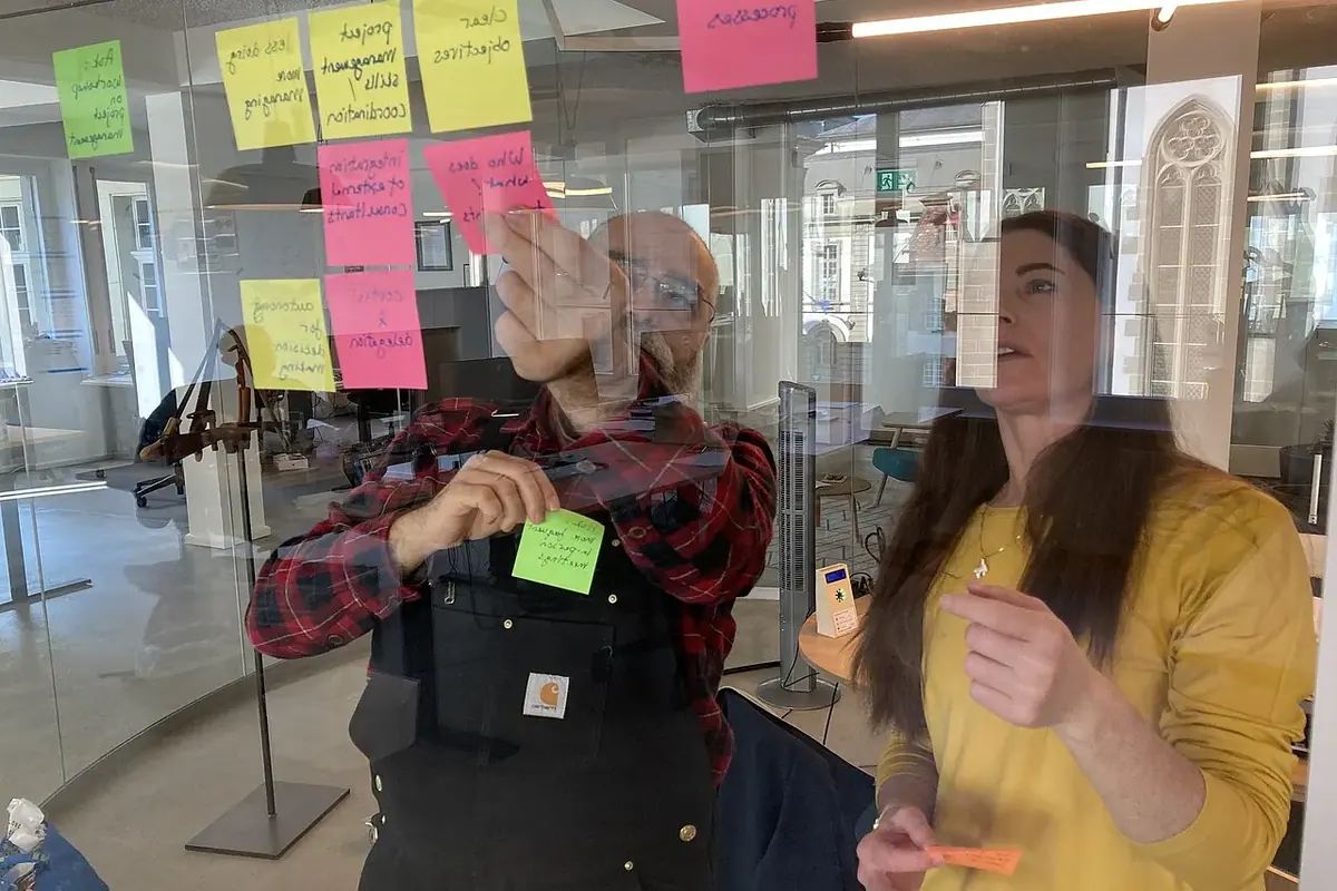 Ofis ve toplantı alanı — temsili fotoğraf