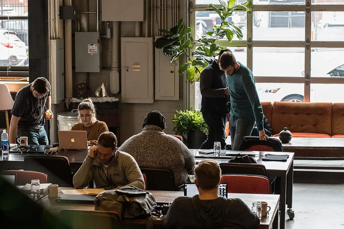 Ofis ve toplantı alanı — temsili fotoğraf