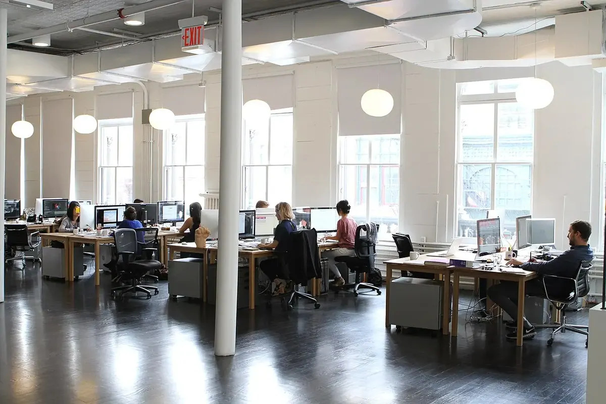 Ofis ve toplantı alanı — temsili fotoğraf