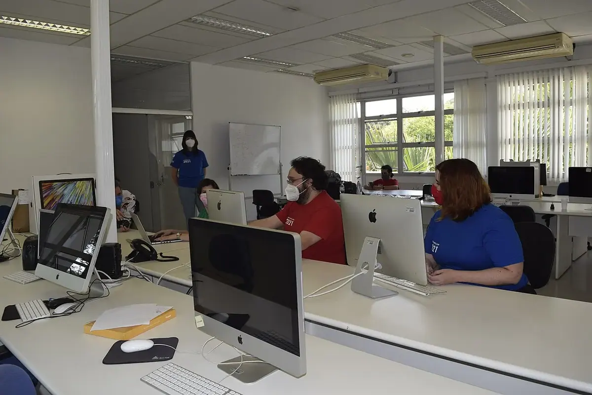 Ofis ve toplantı alanı — temsili fotoğraf