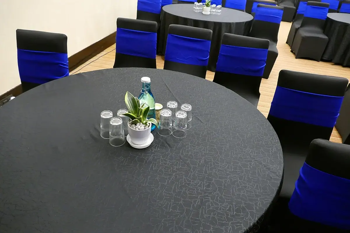 Ofis ve toplantı alanı — temsili fotoğraf