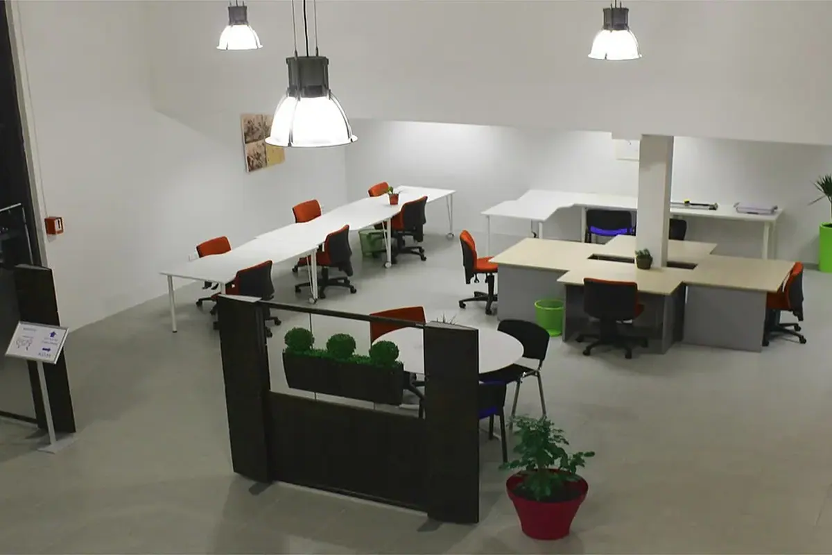 Ofis ve toplantı alanı — temsili fotoğraf