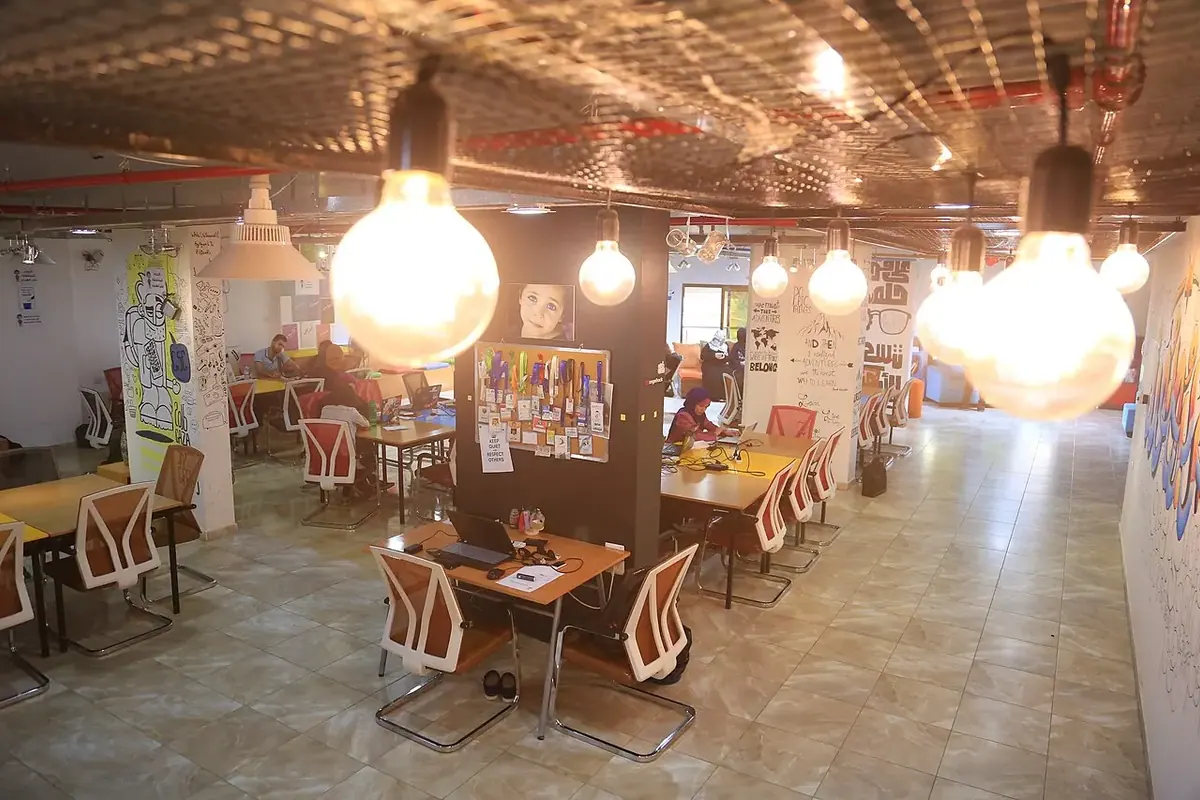 Ofis ve toplantı alanı — temsili fotoğraf