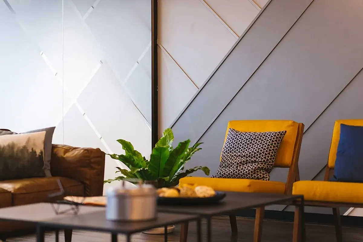Ofis ve toplantı alanı — temsili fotoğraf