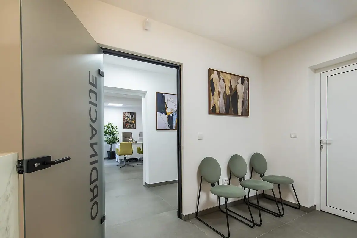 Ofis ve toplantı alanı — temsili fotoğraf