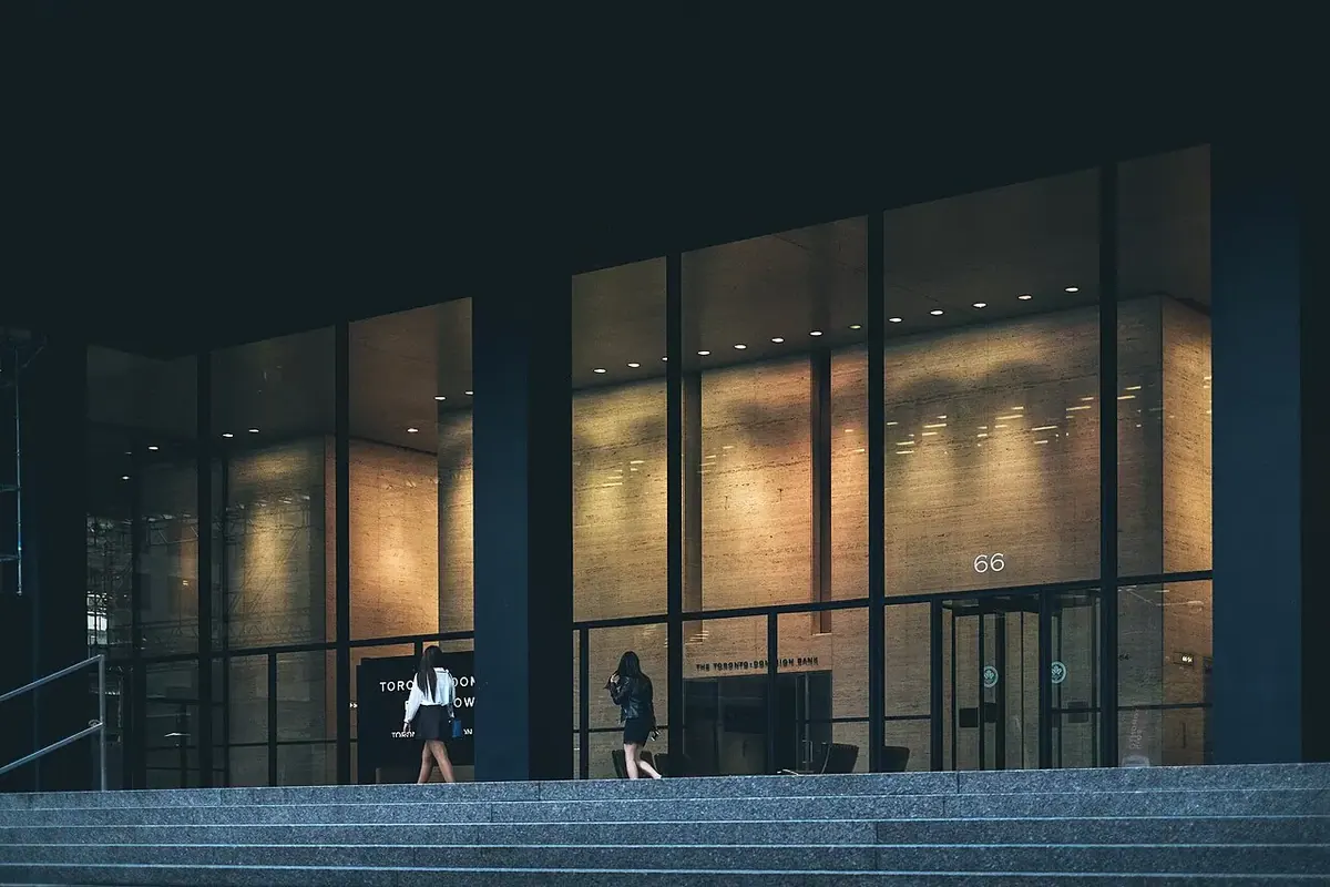Ofis ve toplantı alanı — temsili fotoğraf