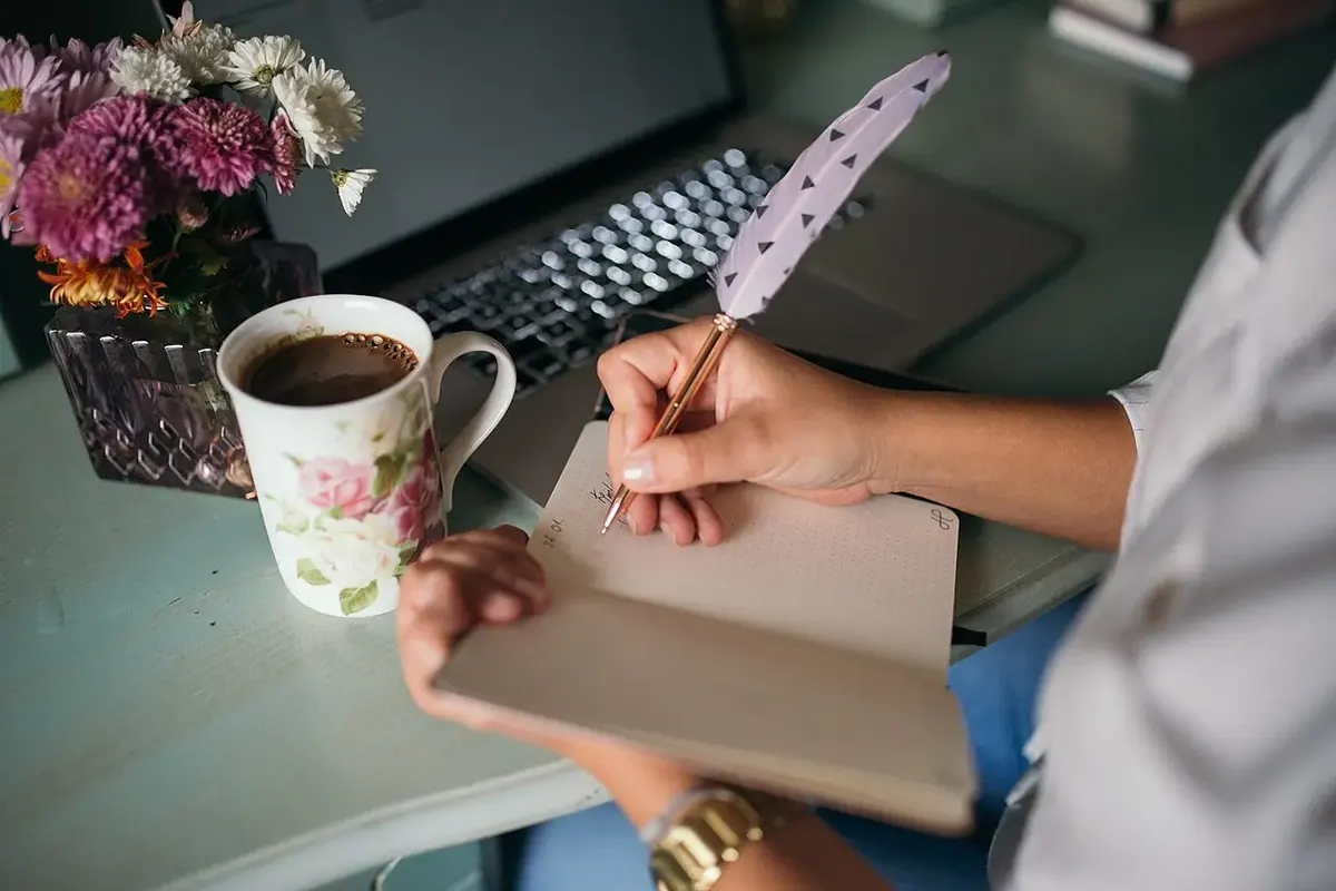 Ofis ve toplantı alanı — temsili fotoğraf