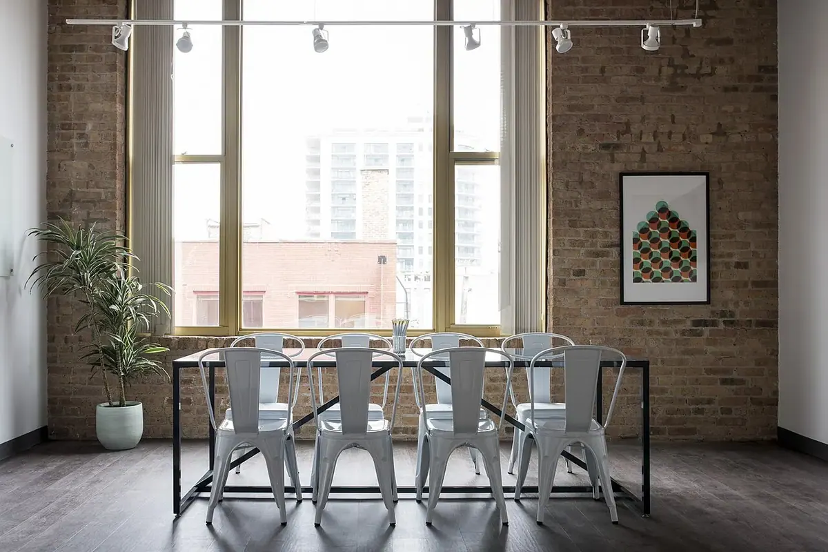 Ofis ve toplantı alanı — temsili fotoğraf