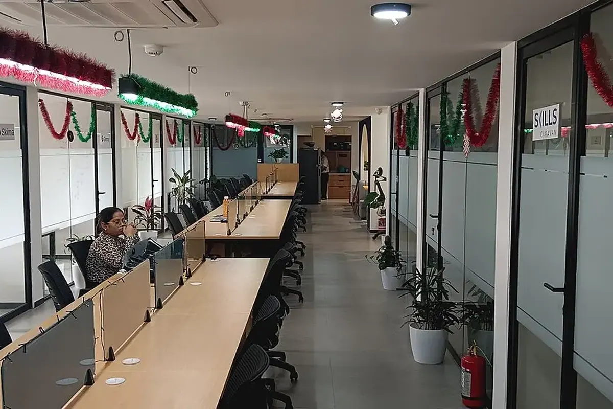Ofis ve toplantı alanı — temsili fotoğraf