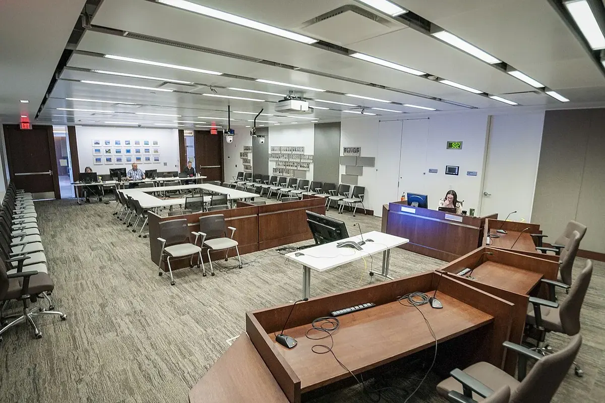 Ofis ve toplantı alanı — temsili fotoğraf