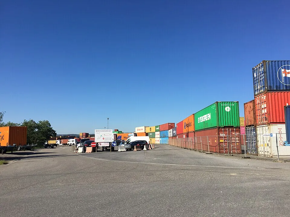 Depolama ve lojistik alanından bir görünüm
