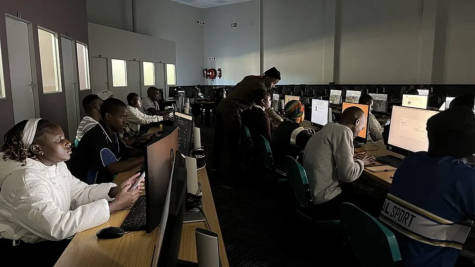 Ofis ve ortak çalışma ortamından bir görünüm