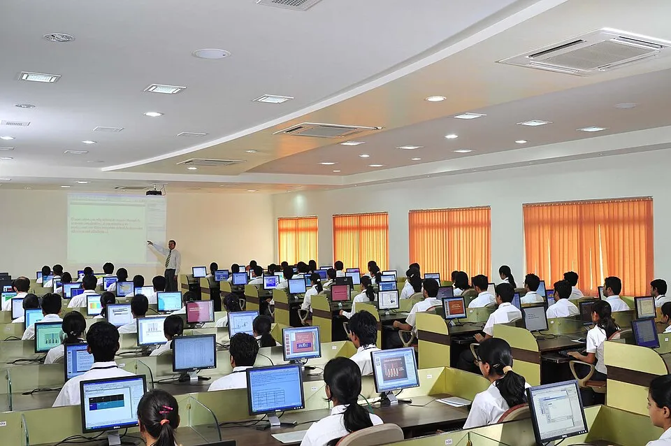 Ofis ve ortak çalışma ortamından bir görünüm
