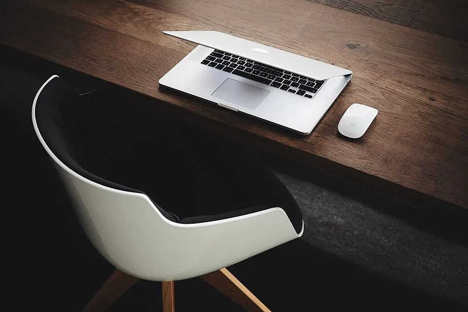 Ofis ve ortak çalışma ortamından bir görünüm