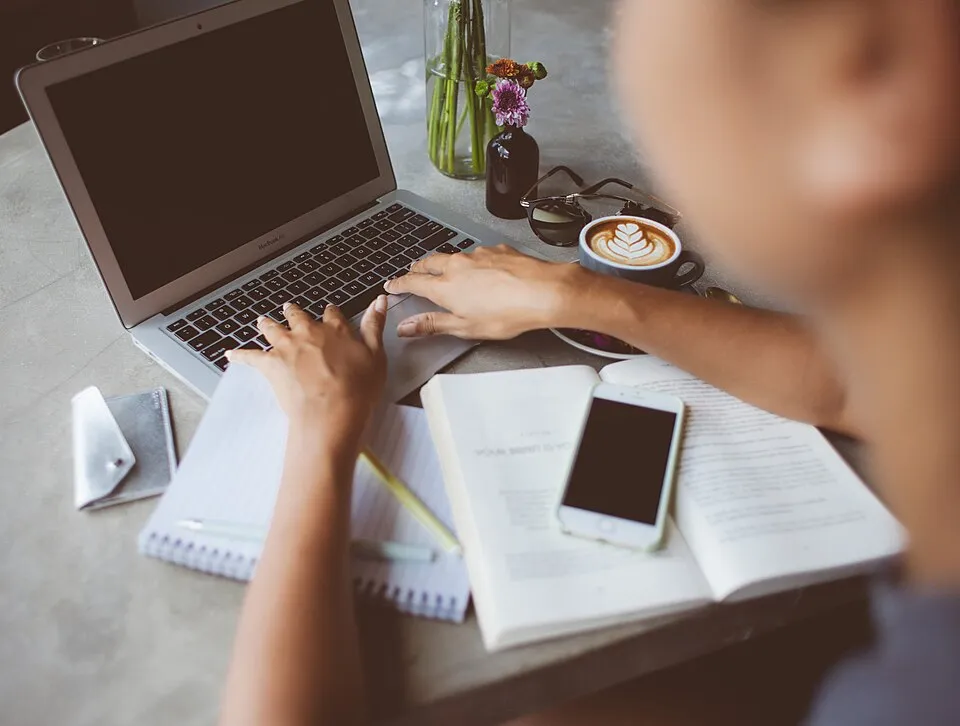 Ofis ve ortak çalışma ortamından bir görünüm
